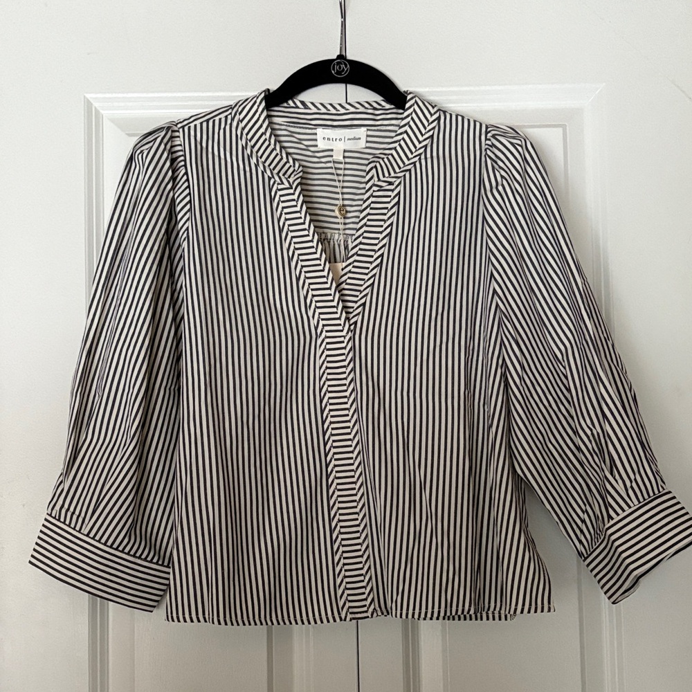 Entro Off White Railroad Stripe V Neck Half Sleeve Top - Picture 7 of 10